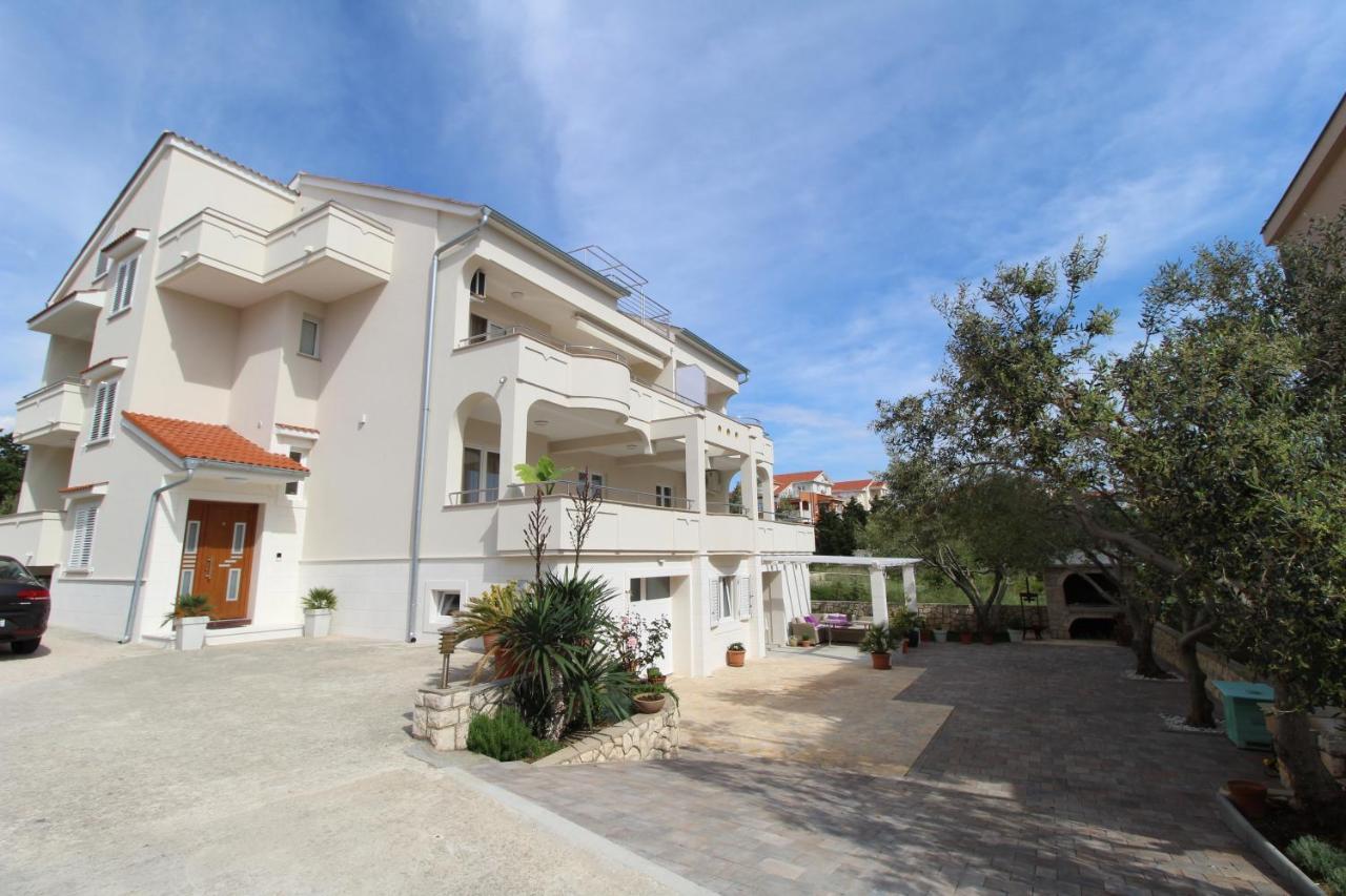 Apartmani Palma Novalja Exterior photo